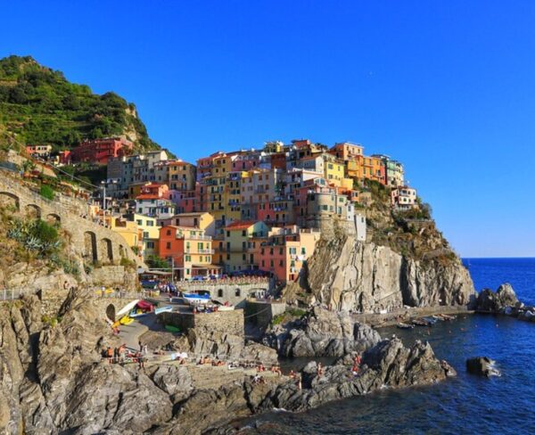 Italy Bucket List: Cinque Terre colourful houses